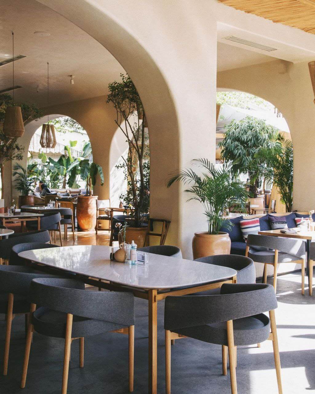 فضای داخلی کافه آولی تهران