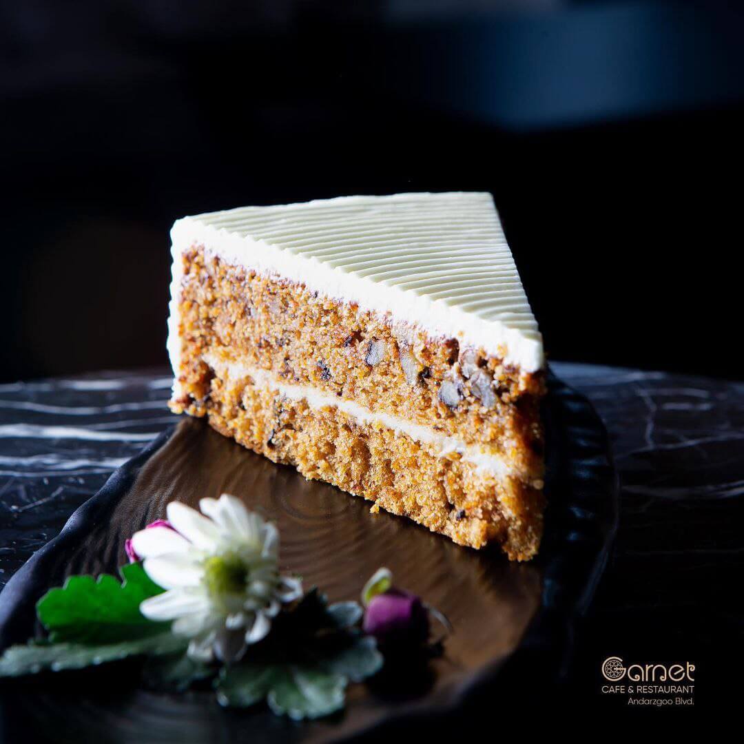 کیک و شیرینیهای جذاب گارنت در فهرست کافه های لاکچری تهران