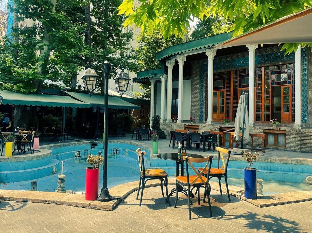 فضای روباز کافه جریان