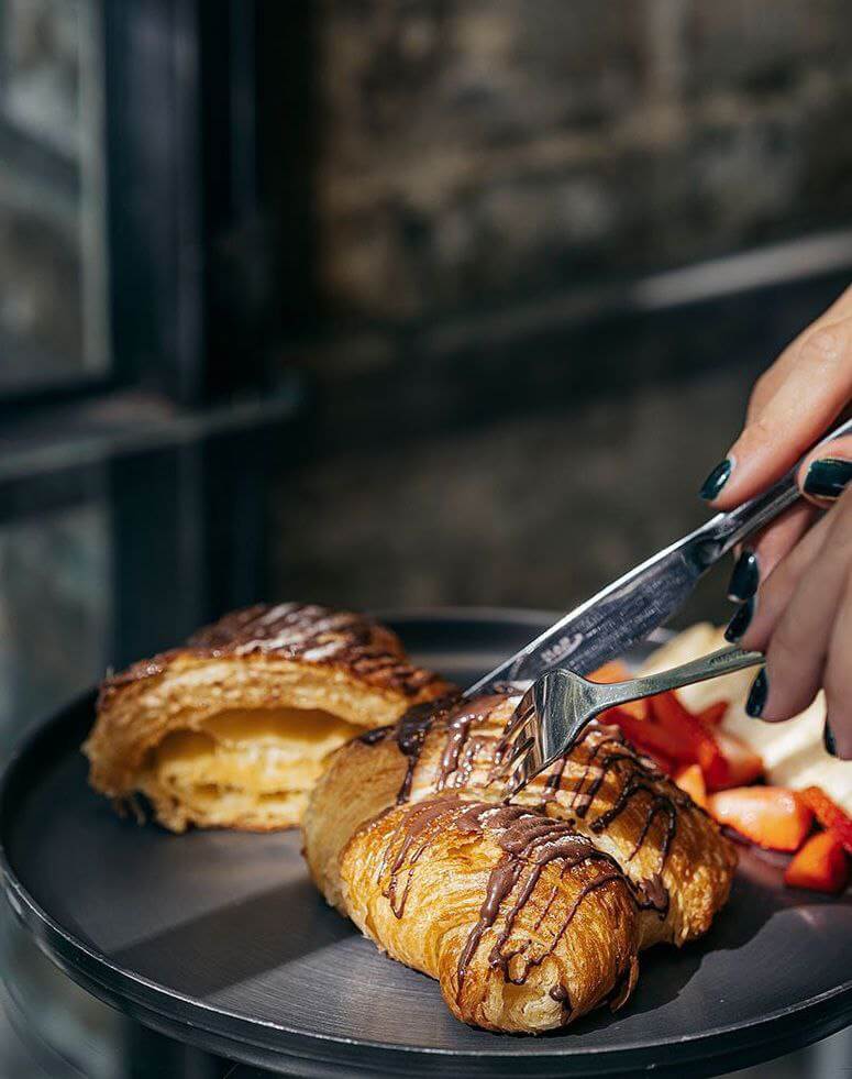 کروسانهای خوشطعم کافه ریشه 29 در تهران