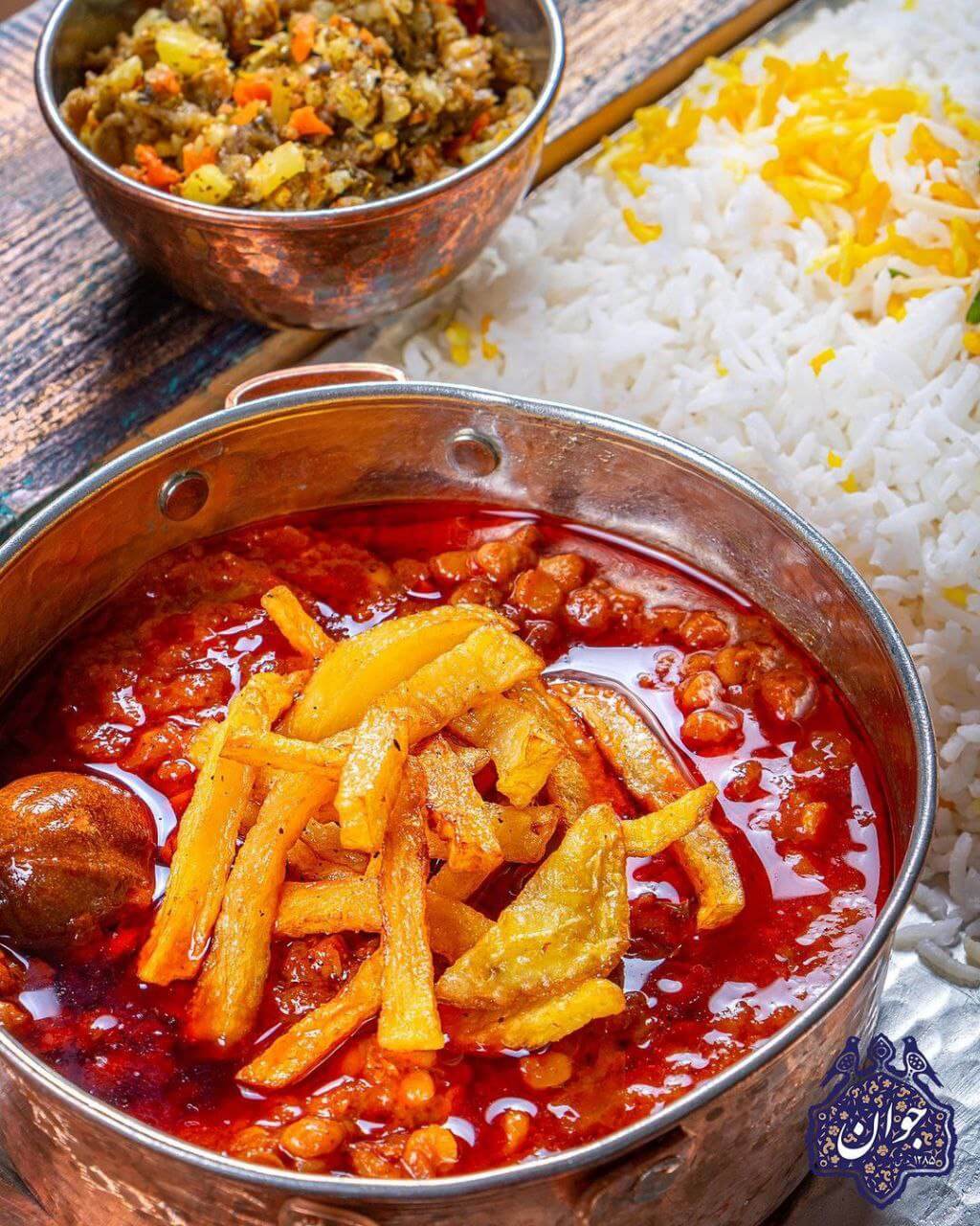 قیمه اصیل در رستوران جوان