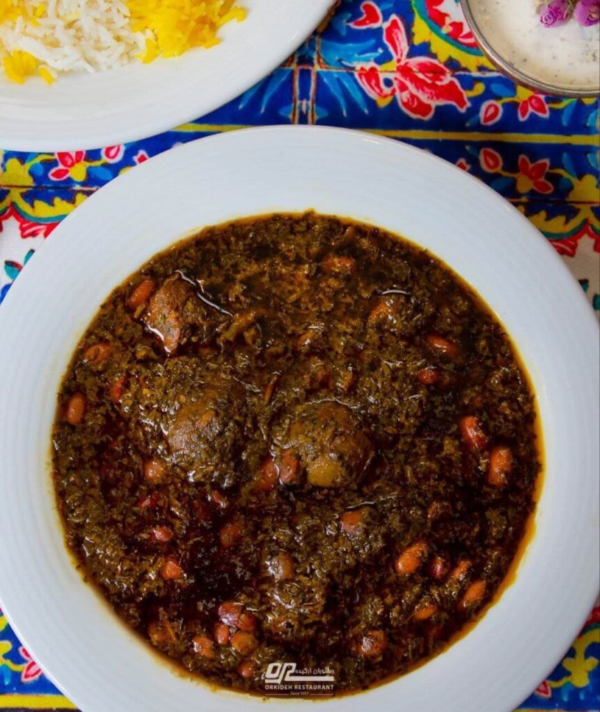 سرو قرمه سبزی در روزهای یکشنبه در رستوران ارکیده
