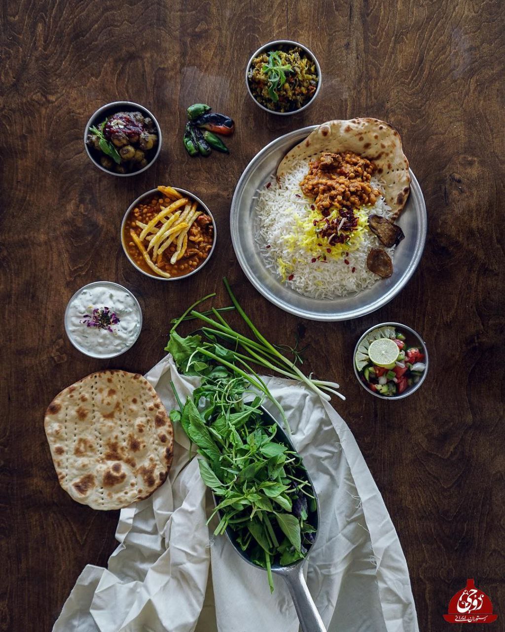 چلو خورشت قیمه در رستوران روحی باغ نگارستان