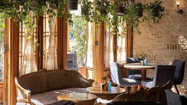 فضای بیرونی حس کافه فرشته