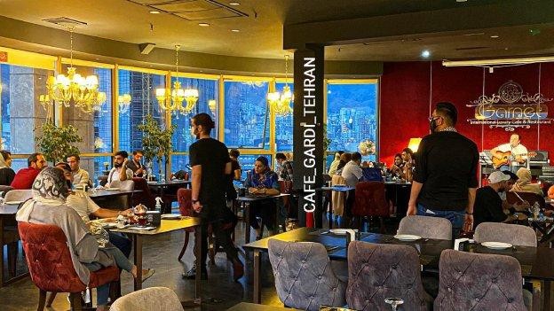 فضای داخلی کافه رستوران گارنت