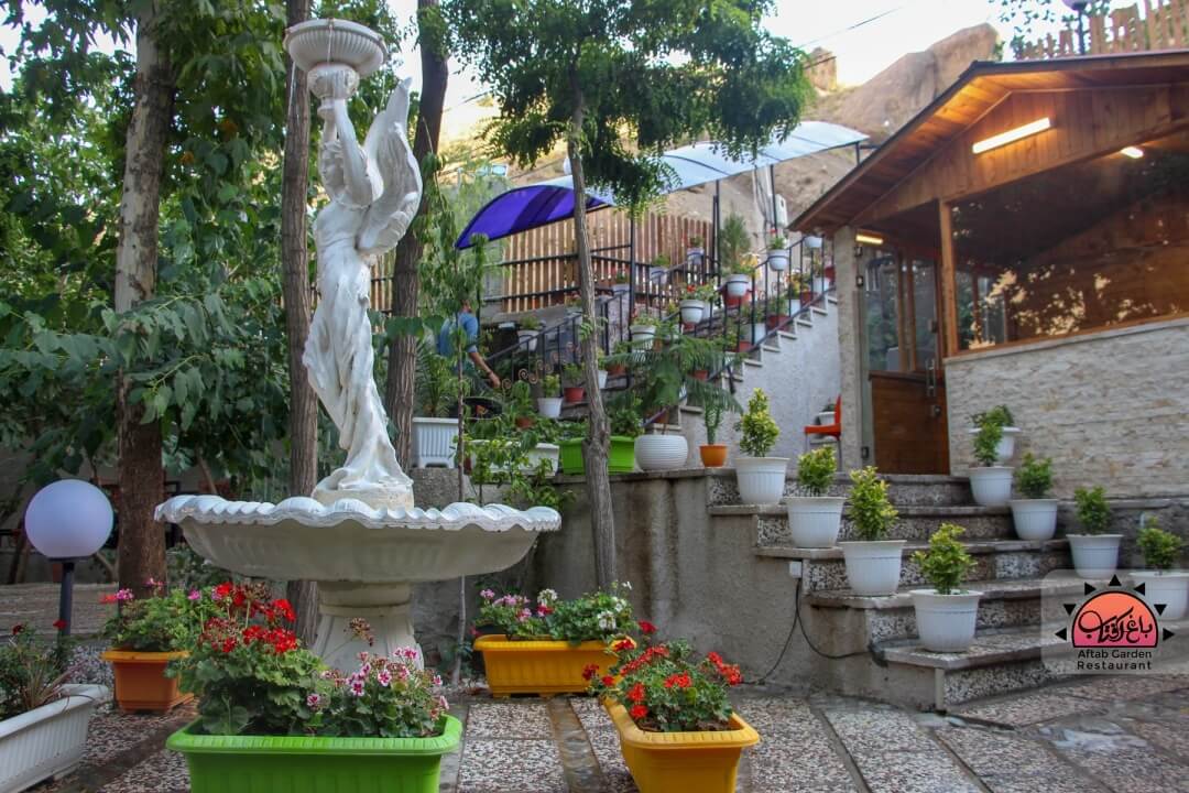 فضای بیرونی رستوران آفتاب از رستوران های خوب کن سولقان