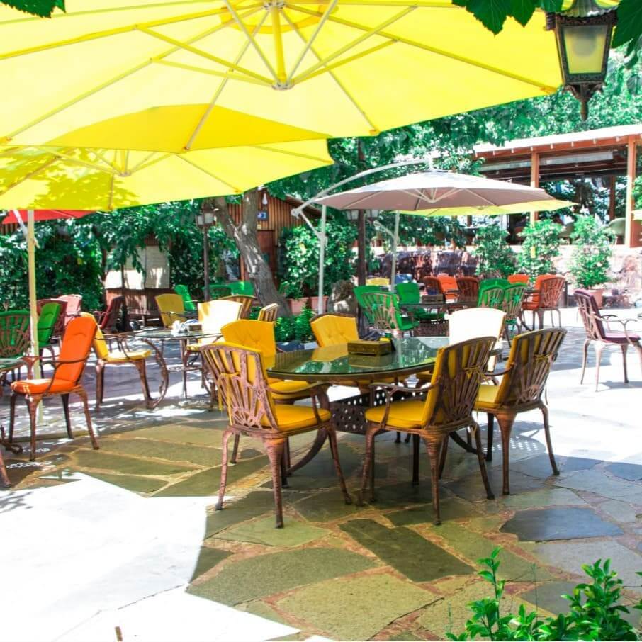 فضای بیرونی شیک رستوران دف در کن سولقان