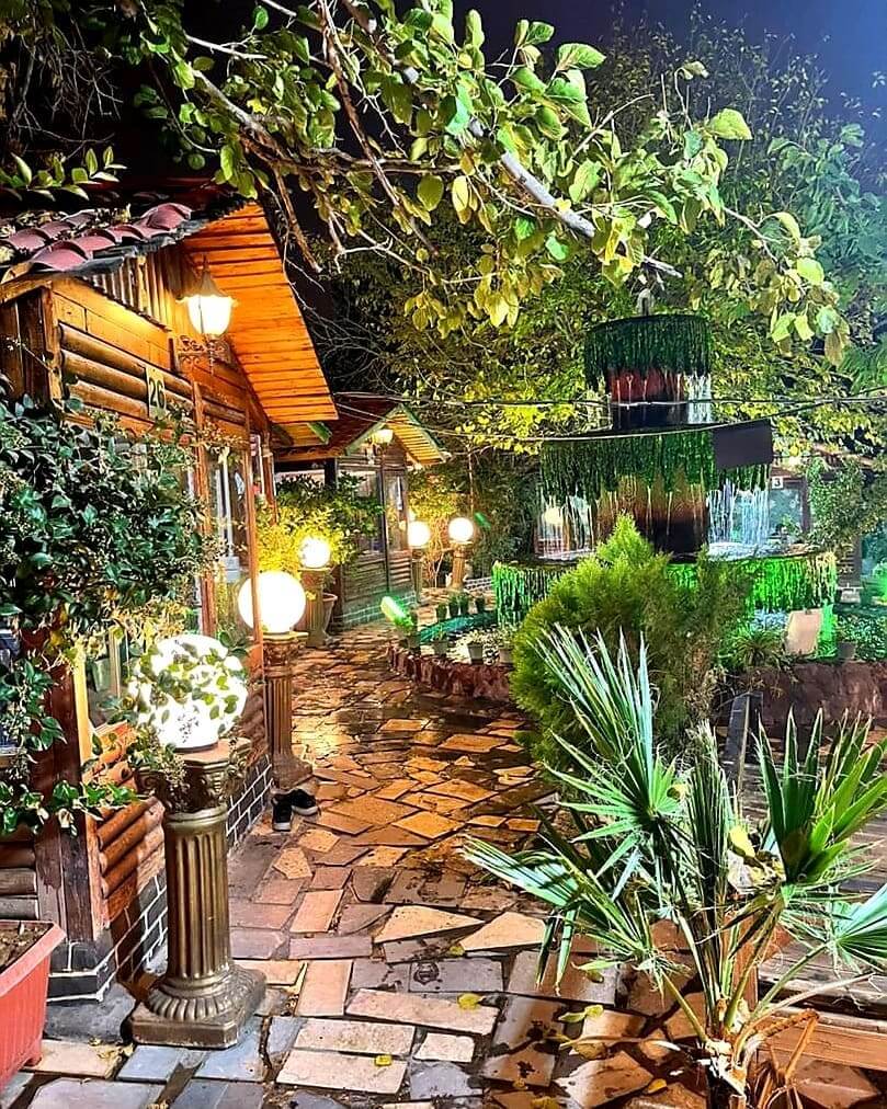 آلاچیق‌های باغ رستوران ترمه