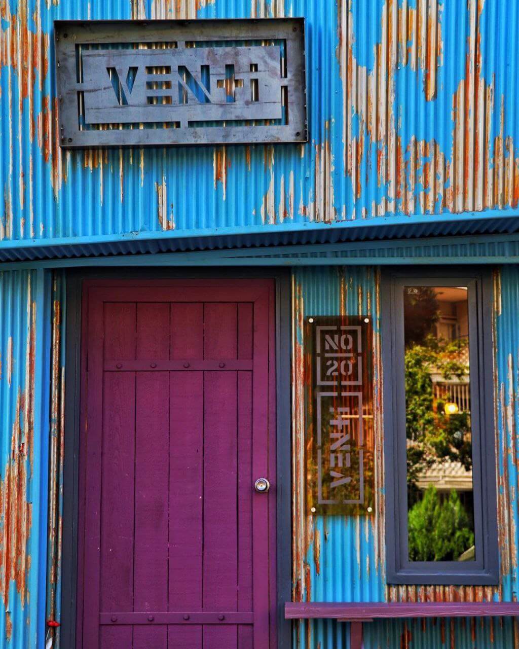 نمای جذاب کافه ونتی از کافی شاپ های ستارخان