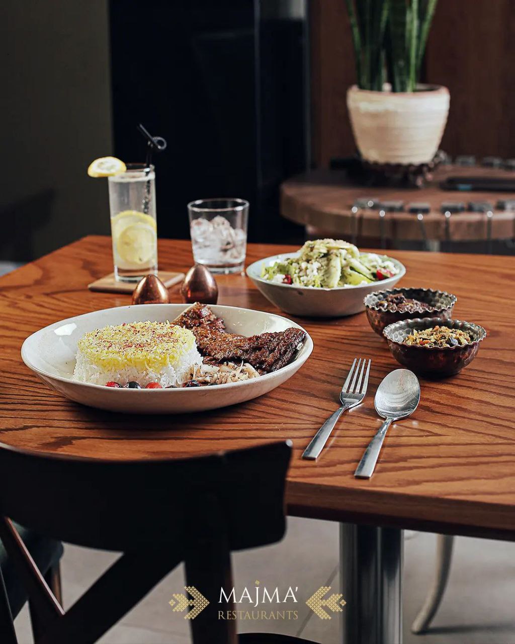 رستوران باشگاه انقلاب