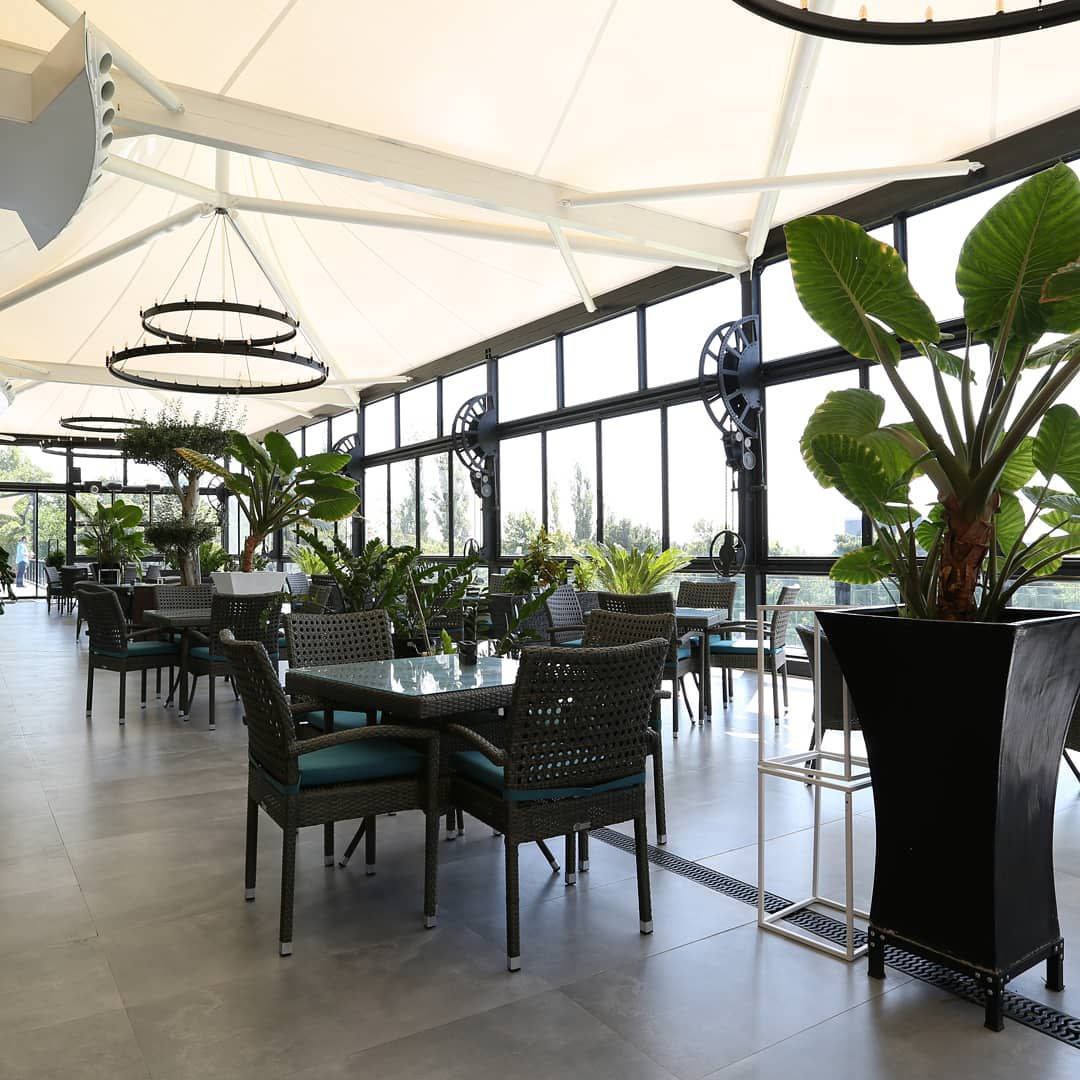 فضای داخلی کافه پات از کافی شاپ های باشگاه انقلاب