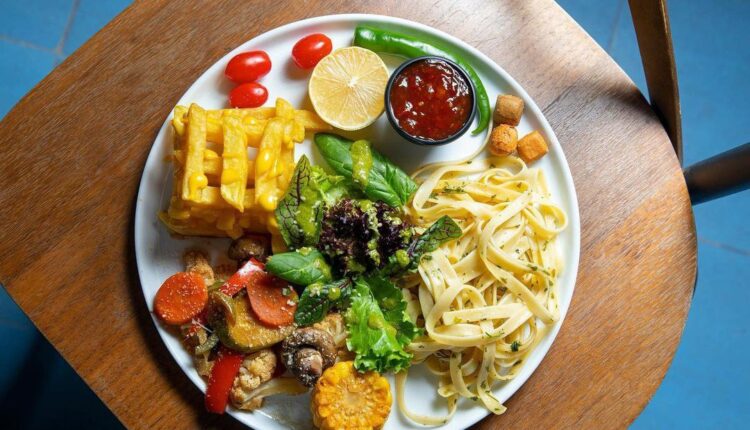 رستوران ها و کافه های باشگاه انقلاب؛ یک مجموعه ورزشی خوشمزه