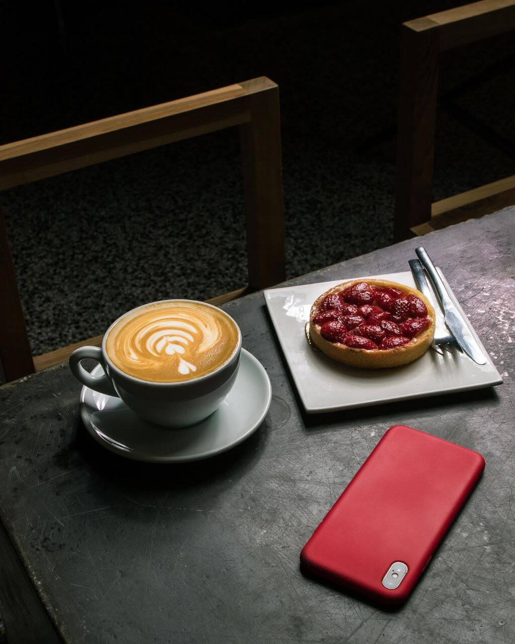 تارت میوه و قهوه در کافه گراف