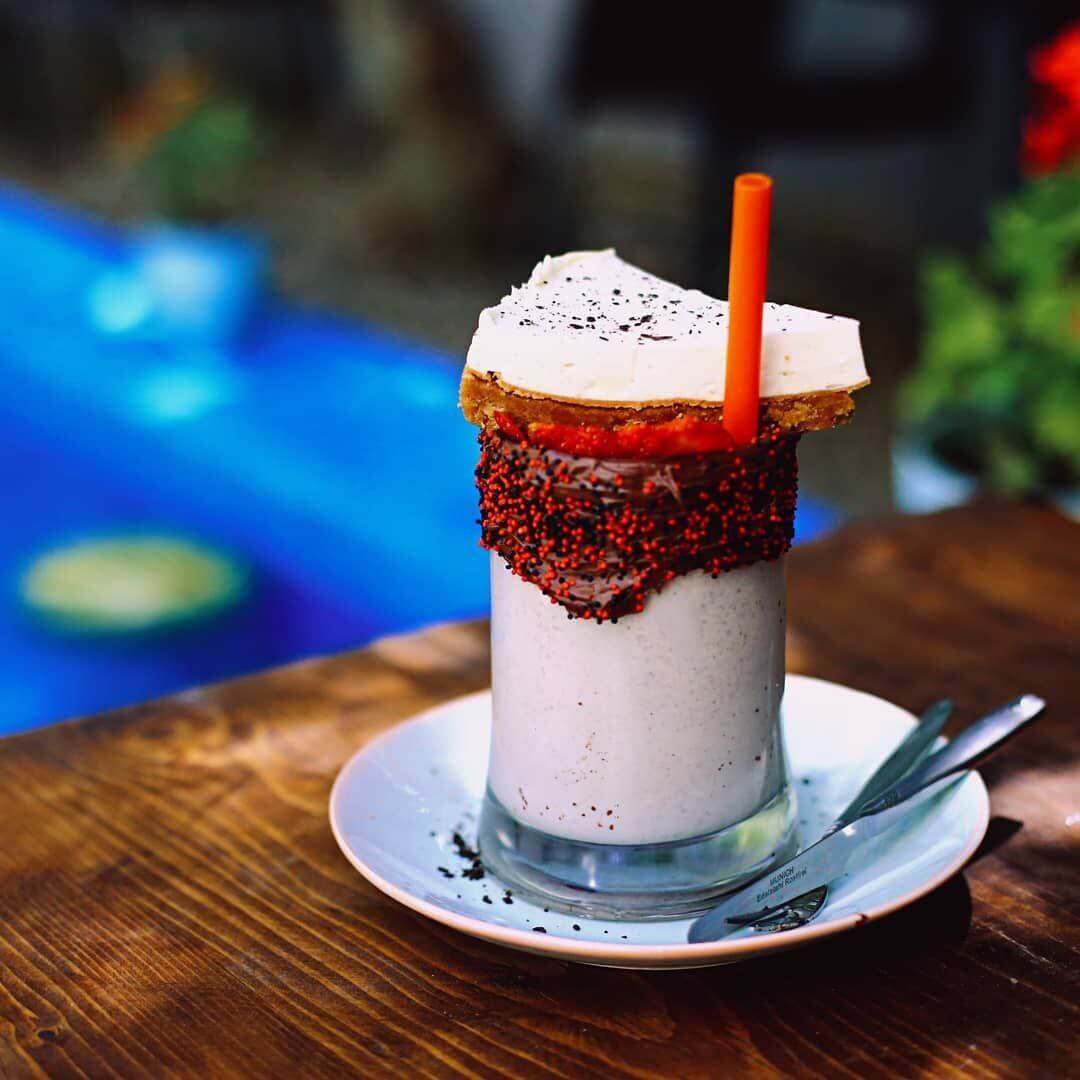 شیک‌های متنوع در کافه پلاک خیابان فلسطین