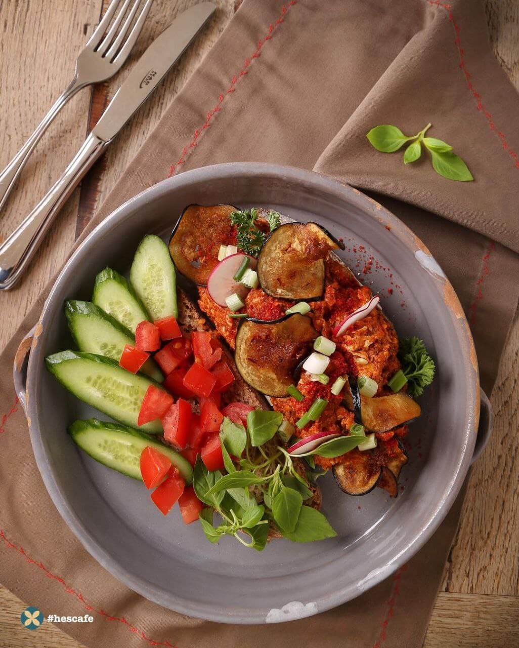 حس کافه یکی از محبوب‌ترین کافه‌های خیابان فرشته