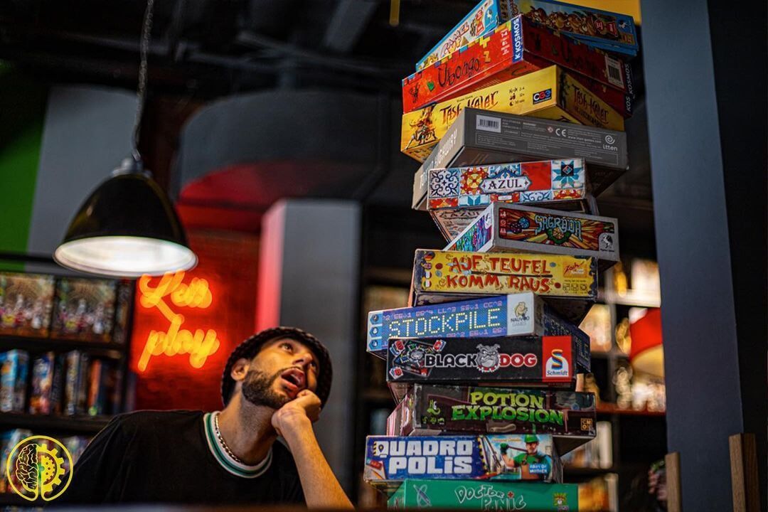 کافه بازی فکرکده با بازی‌های متنوع