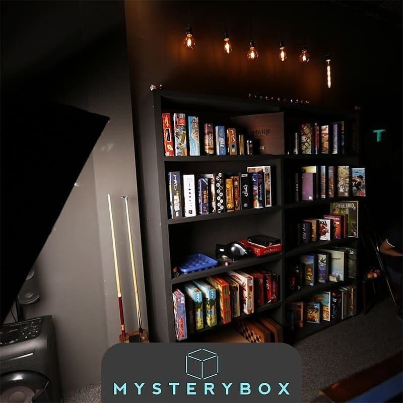 کافه گیم برد میستری باکس در تهران