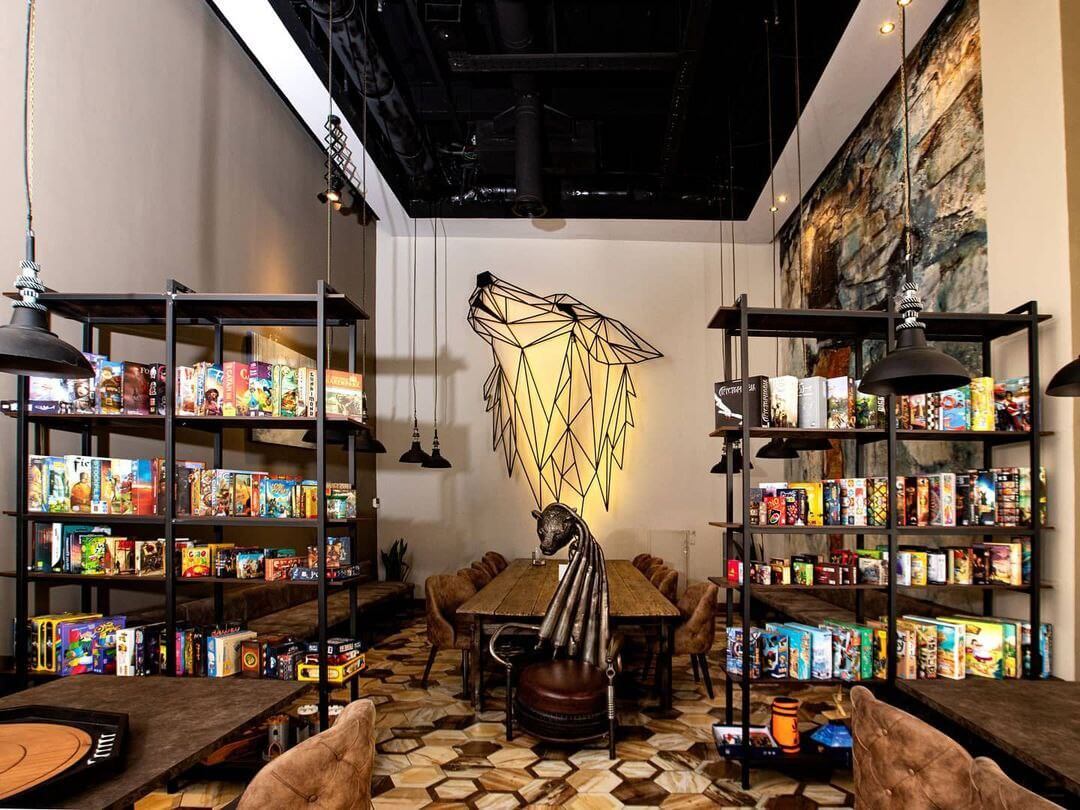 فضای داخلی کافه ولفز دن تهران