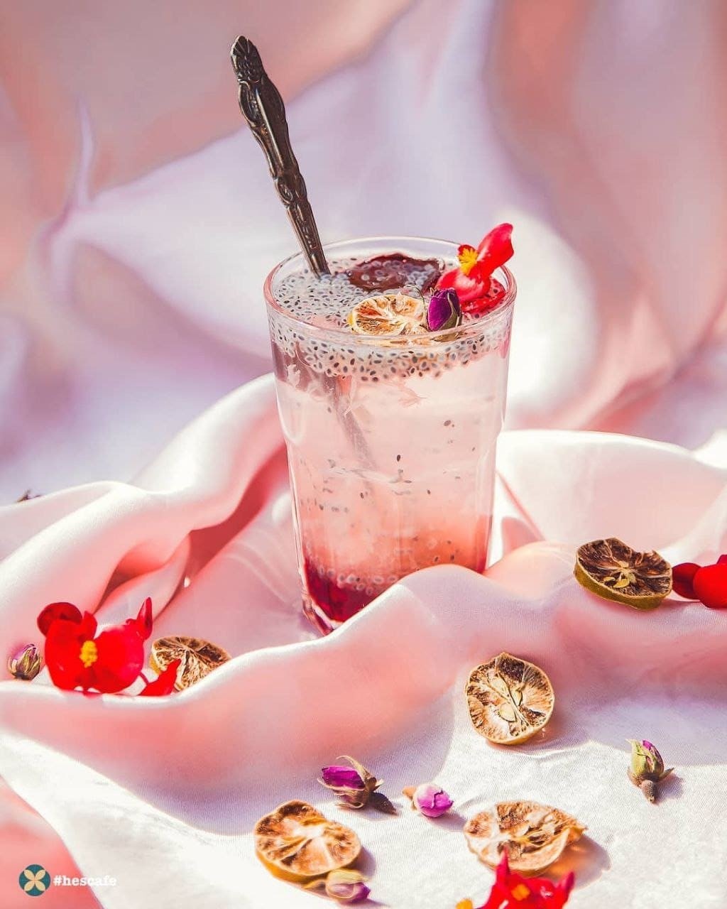 نوشیدنیهای جذاب سرد در کافه حس در تهران