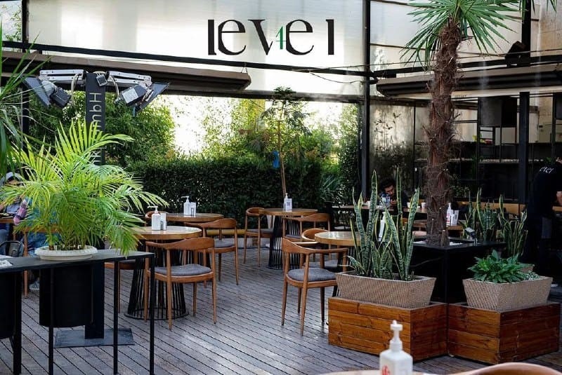 فضای روباز رستوران لول فور