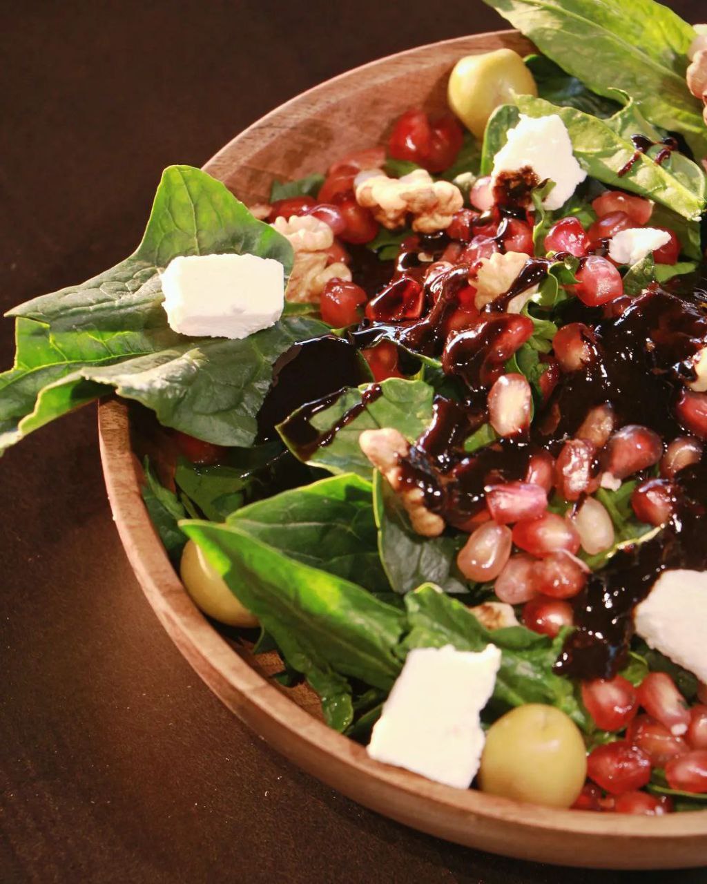 سالاد انار کافه رواق