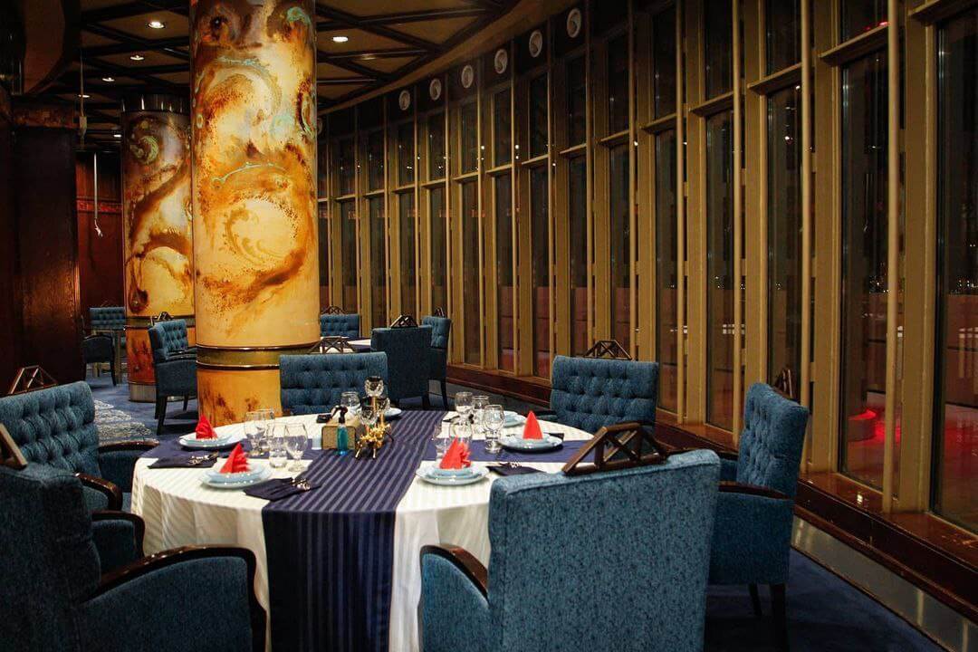 رستوران شاندیز vip منایب برای سرو صبحانه در برج میلاد