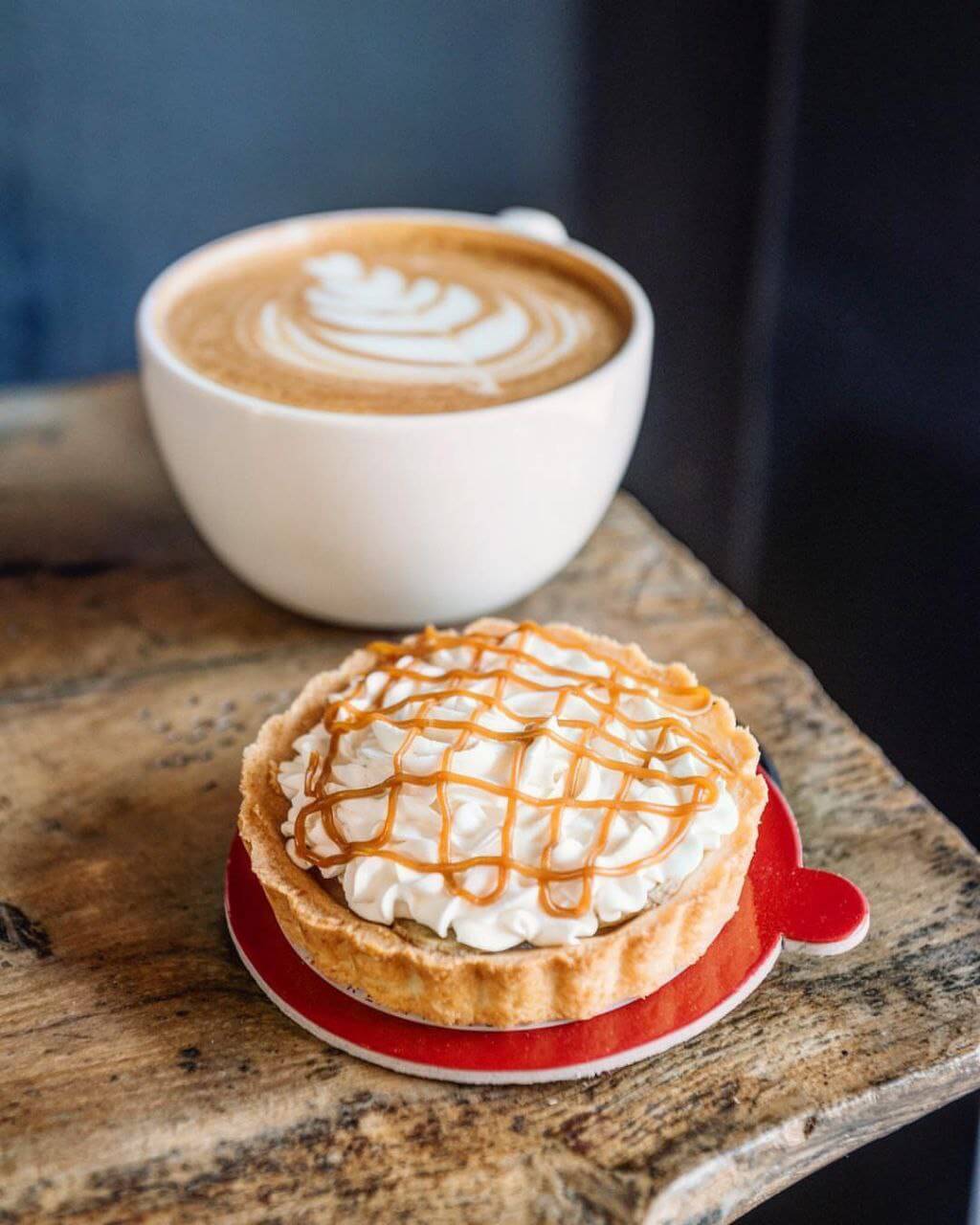 نوشیدنی‌های بر پایه قهوه در کافه نزدیک مترو میرداماد