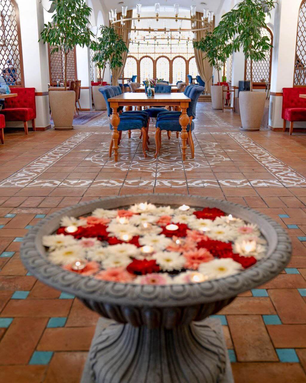 فضای داخلی طهرونچی، کافه رستوران خوب در میرداماد