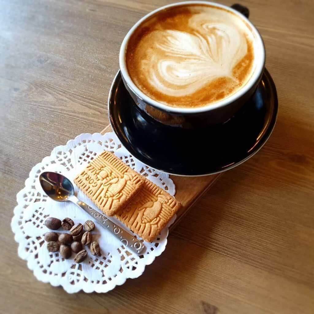 انواع نوشیدنی‌های گرم در کافه ویترای خیابان میرداماد