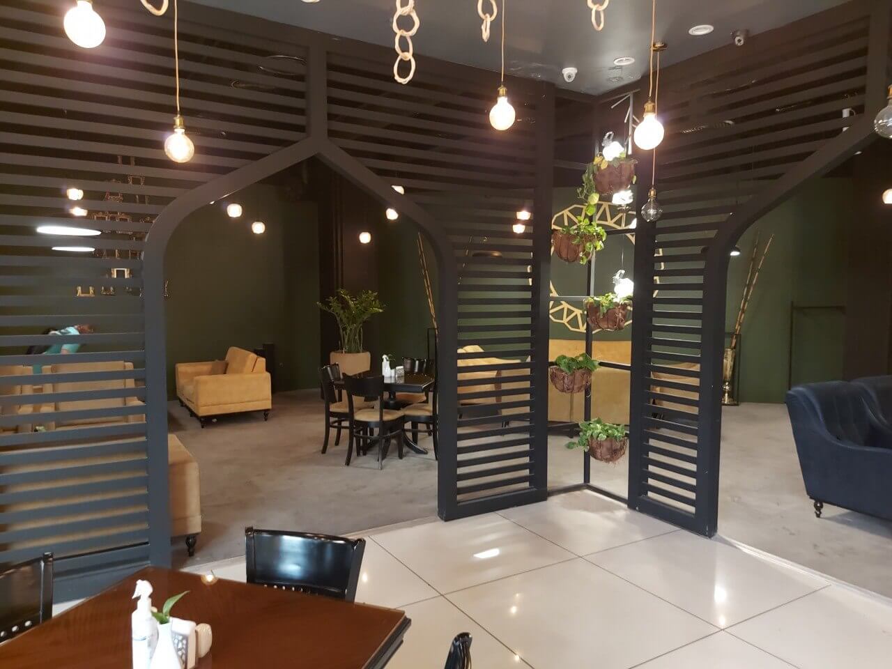 رستوران و کافه‌های متعدد در فودکورت آرن