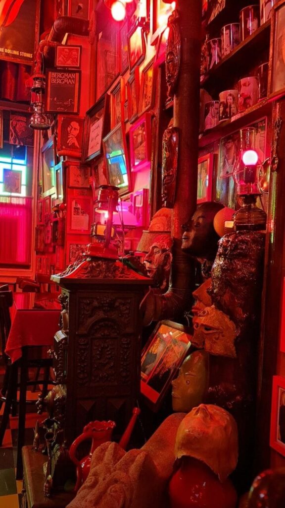 کافه گل رضائیه در خیابان فست فود تهران