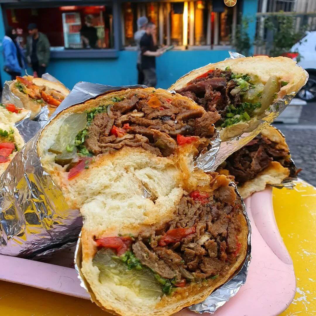 ساندویچ کباب ترکی سان دنر در خیابان غذا در تهران