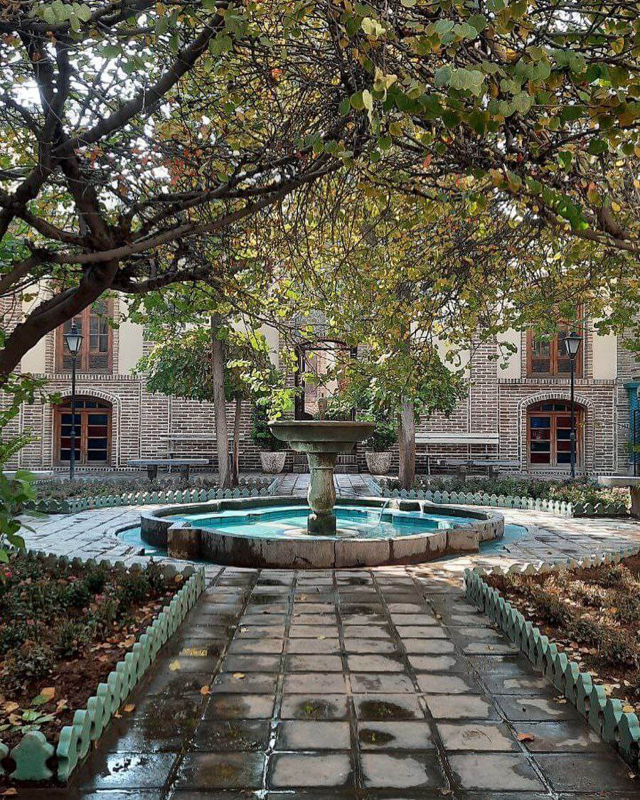 کافه گرین یا همان کافه موزه مقدم یکی از بهترین کافه‌های تهران 