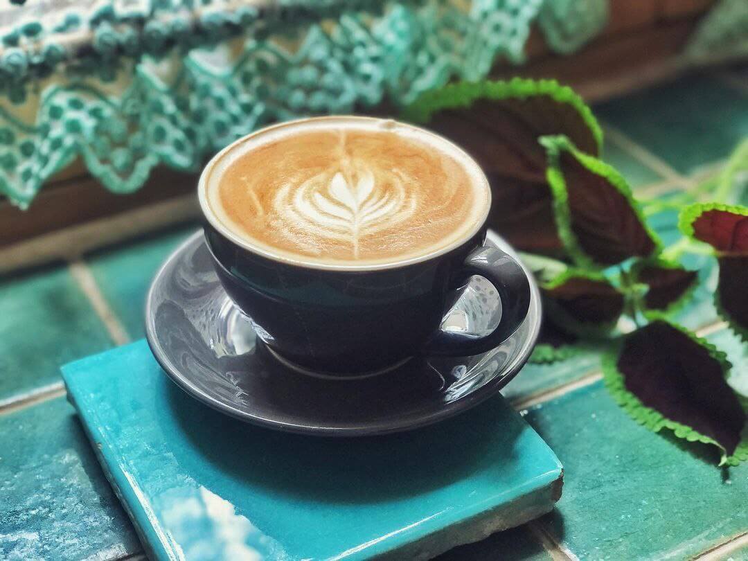 انواع نوشیدنی‌های بر پایه قهوه در کافه مانا