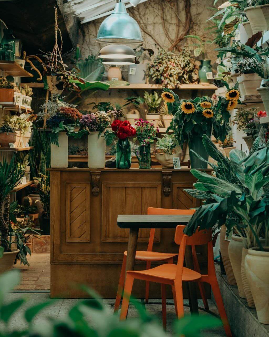 فضای سیگار آزاد کافه آپ آرت مان