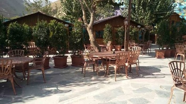 فضای بیرونی باغ رستوران دف