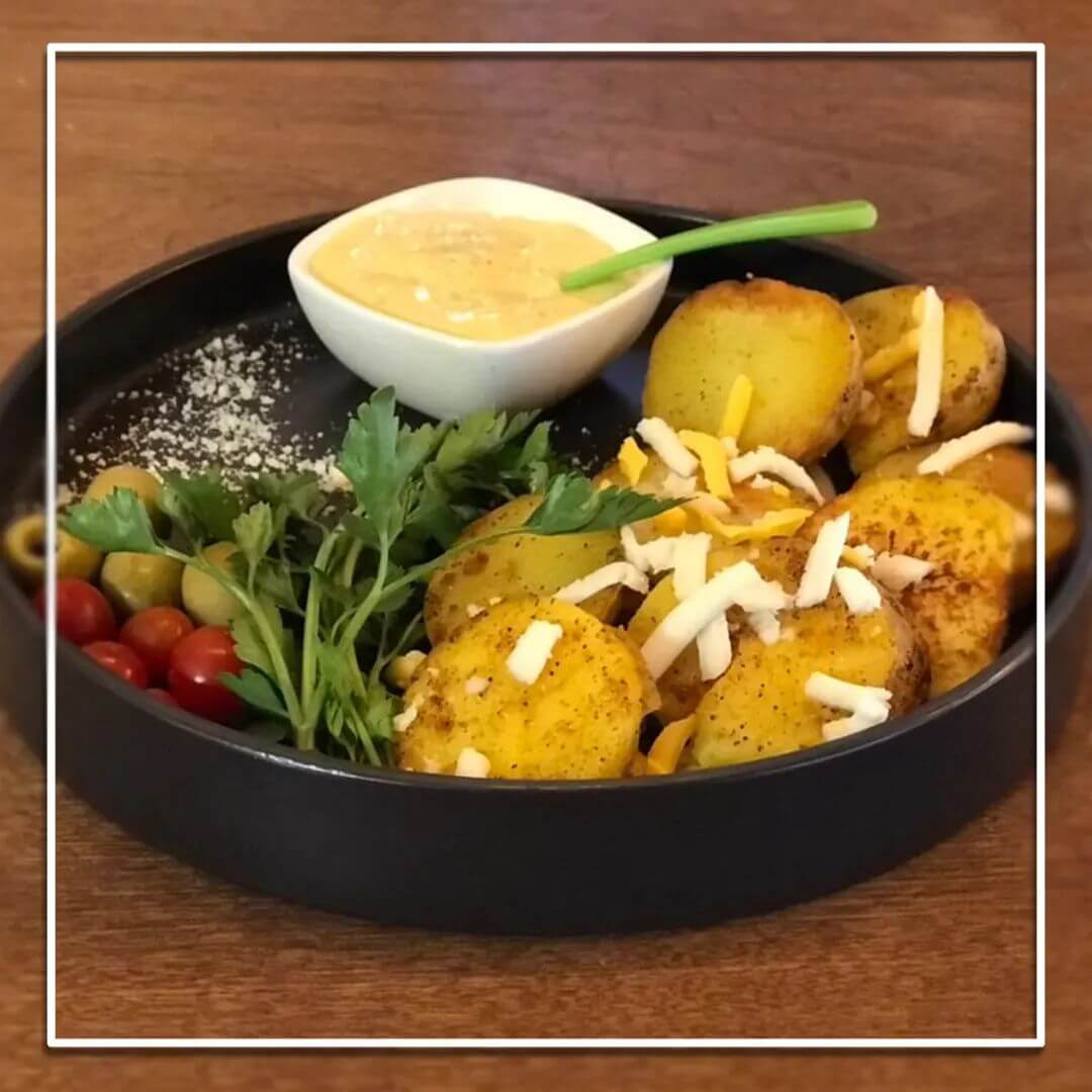 سیب زمینی تنوری در کافه گذر خیابان ایرانشهر