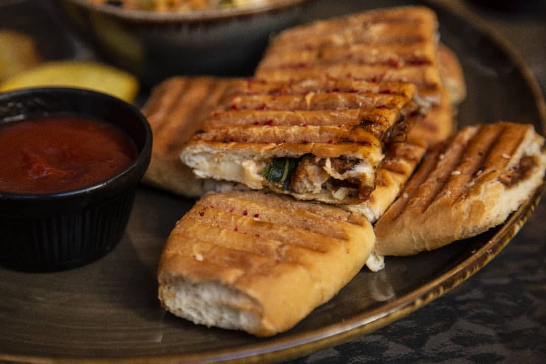 پنینی کافه موزه آمیتیس از کافه های کریمخان