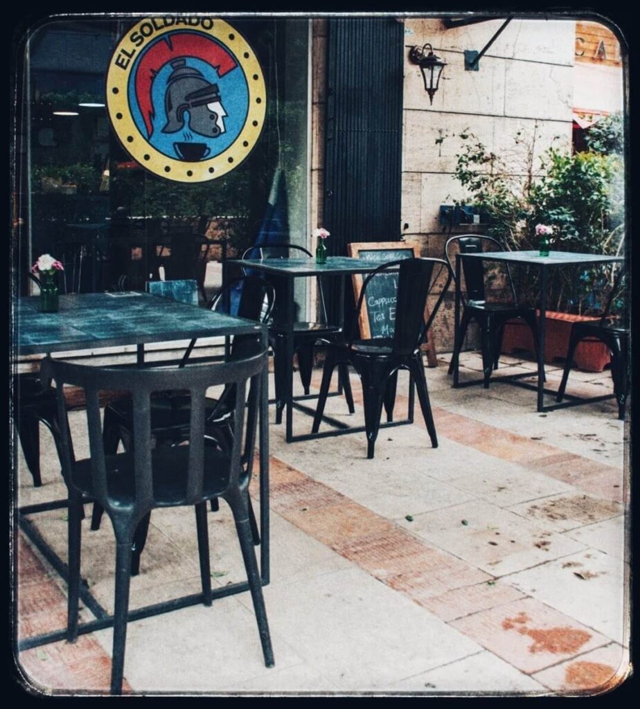 فضای بیرونی کافه رستوران ال سولدادو