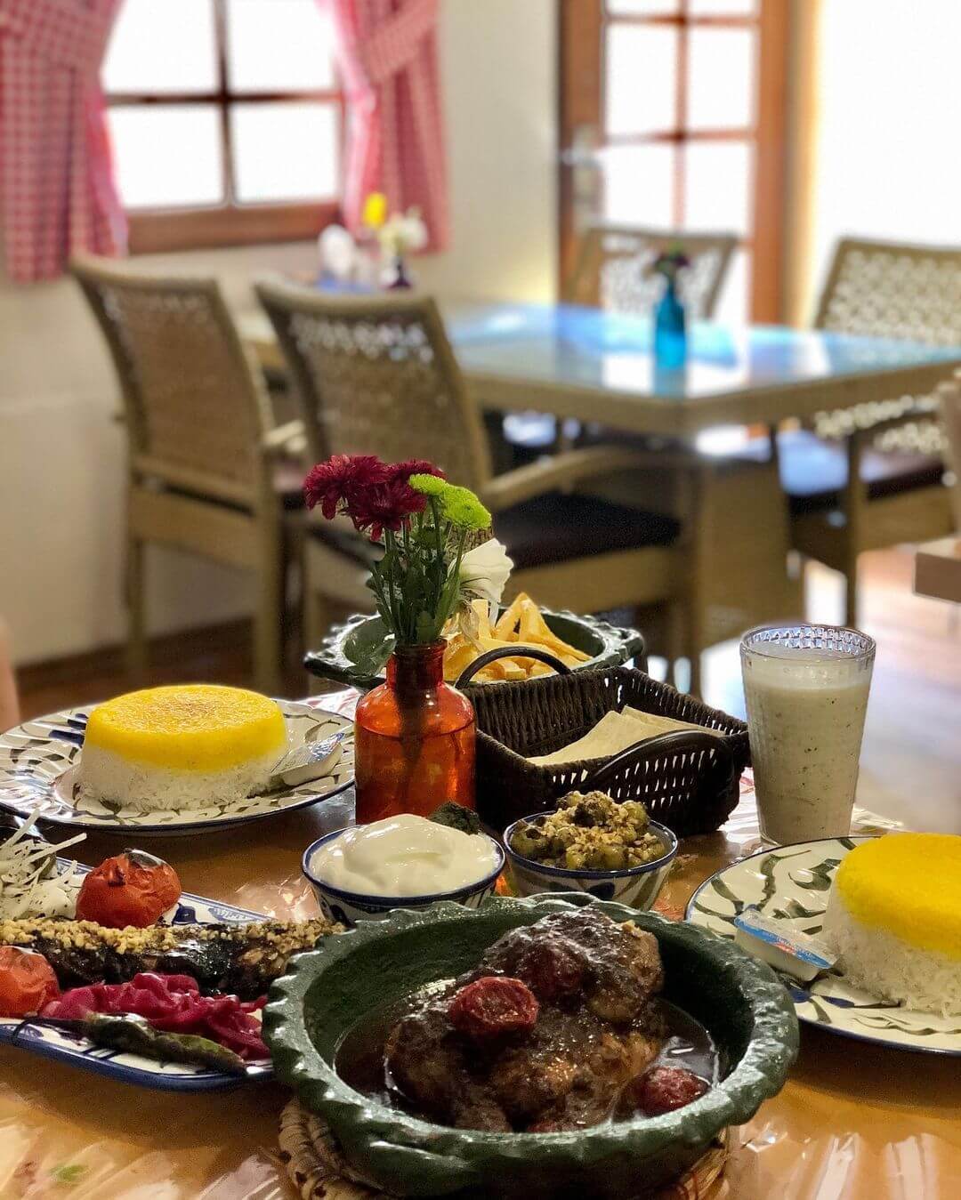 انواع غذاهای شمالی در رستوران گیلکی ونک پارک