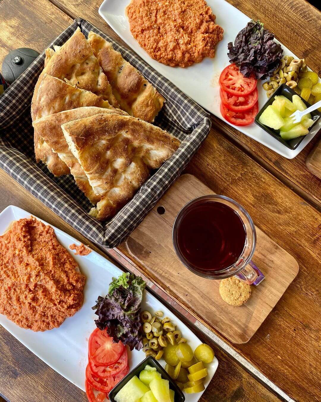 صبحانه ایرانی در کواترو، کافه رستوران ونک پارک