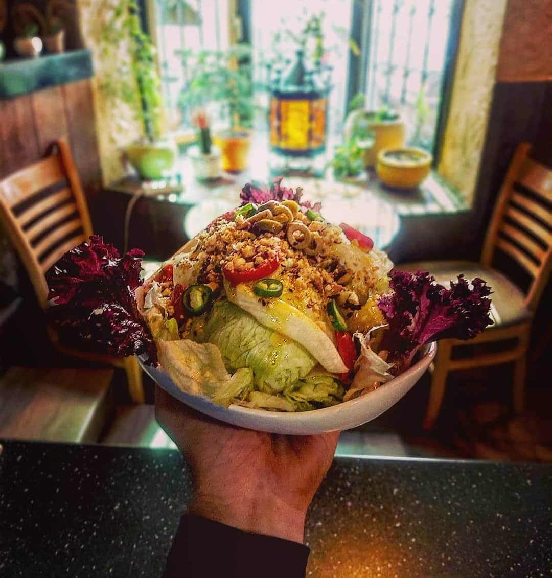 سالاد سزار کافه دوبیرو خیابان کریمخان