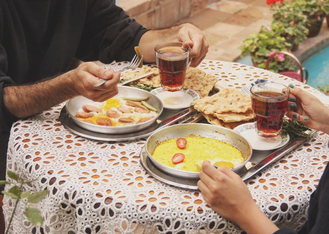 سرو صبحانه در کافه نیکو