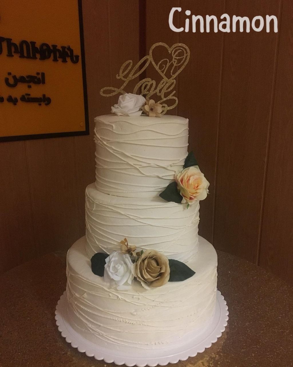 سرو انواع کیک و شیرینی در کافه رسالت تهران