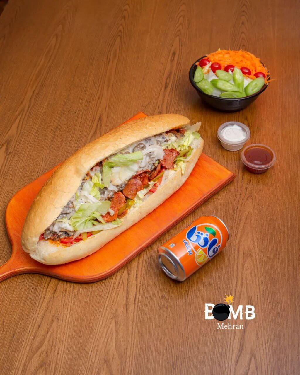 ساندویچ بمب بندری در فست فود بمب مهران