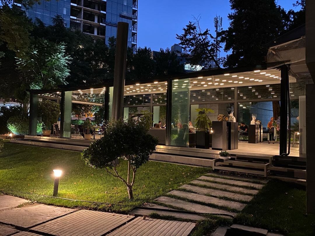 فضای آریانا آرت کافه