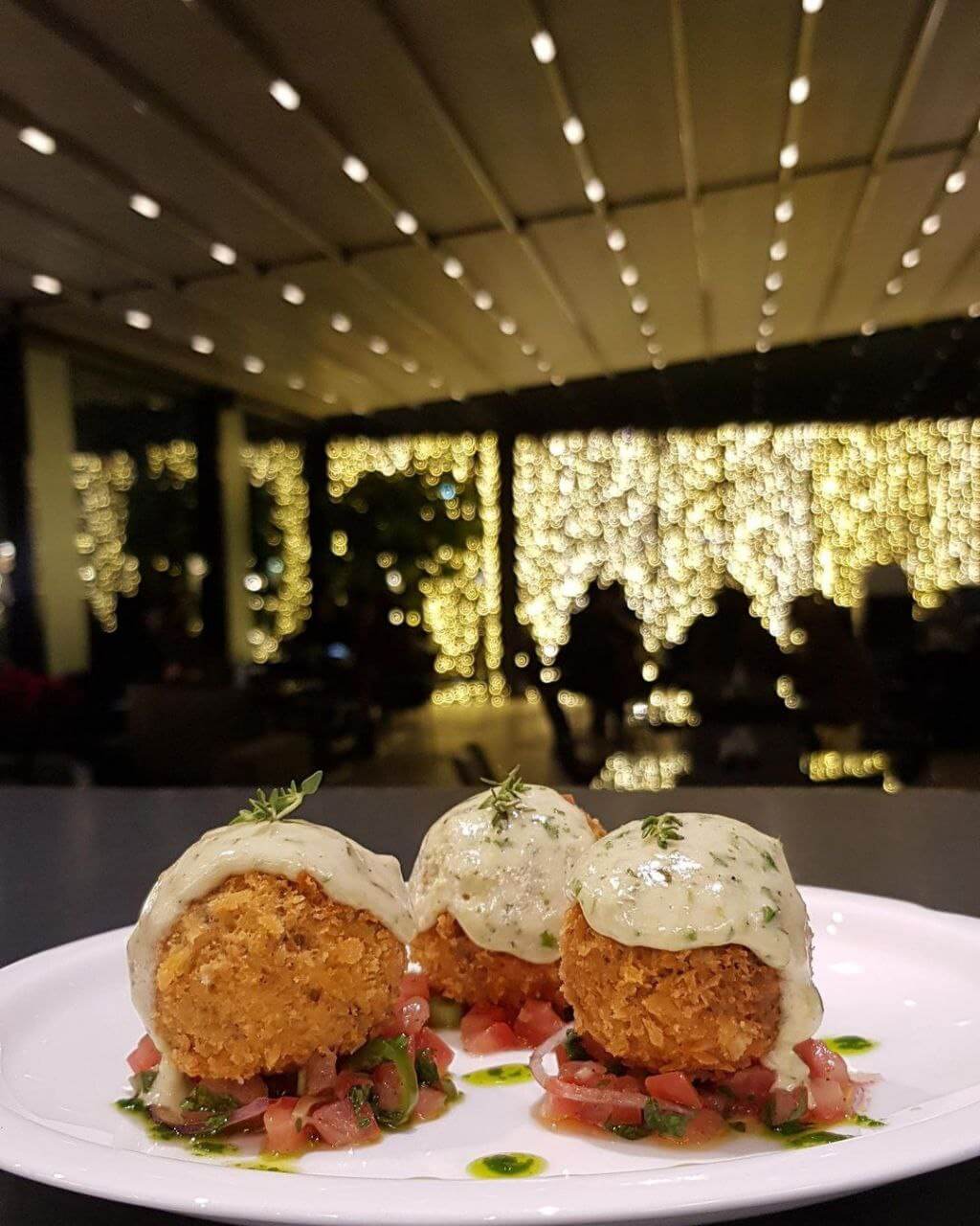 خوراک میت بال‌ در کافه گالری آریانا