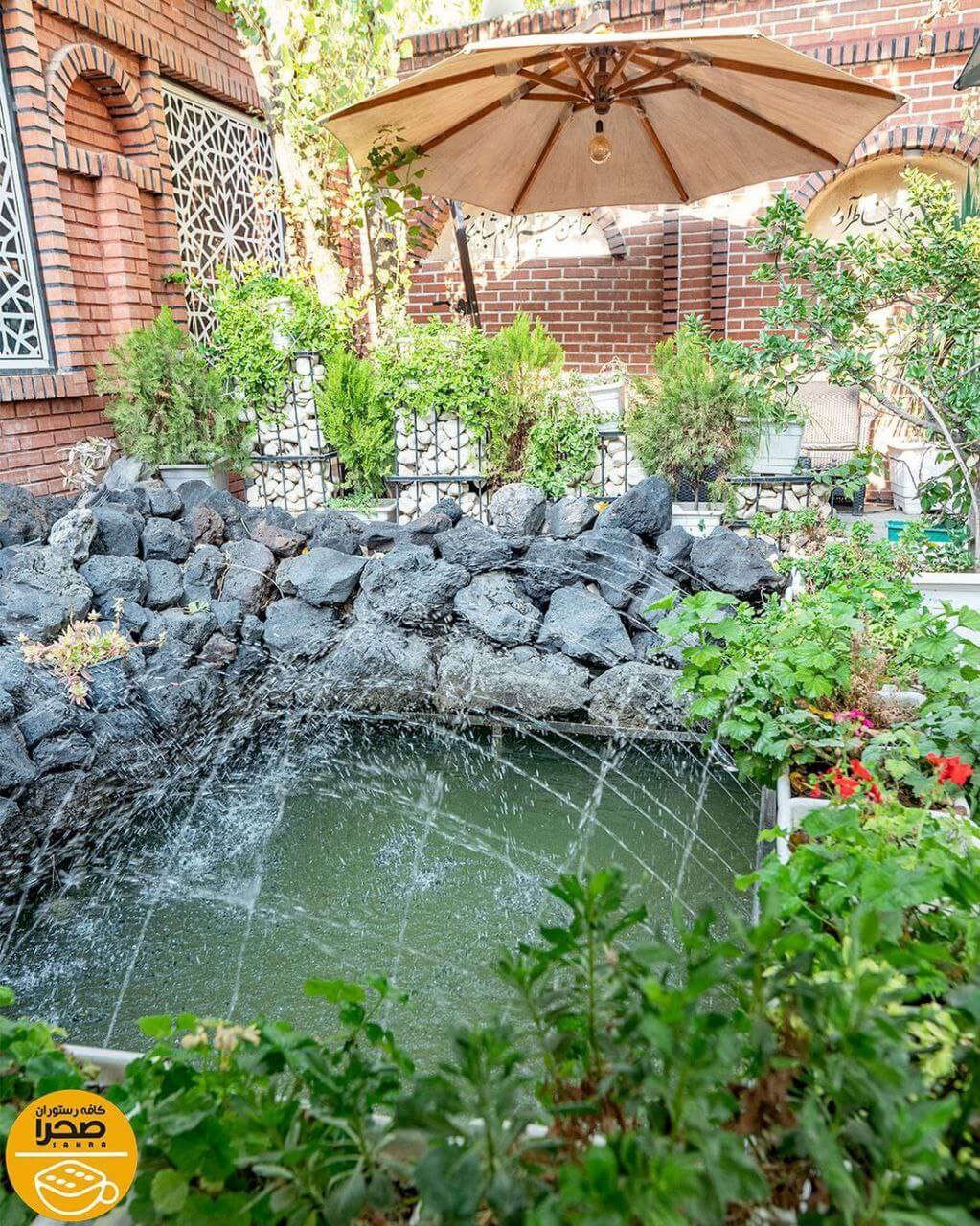 رستوران صحرا از باغ رستوران‌های محبوب در سعادت‌آباد