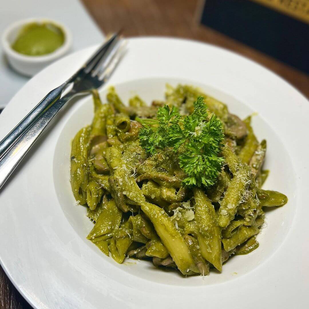 پاستا پستو در کافه هریک کریمخان