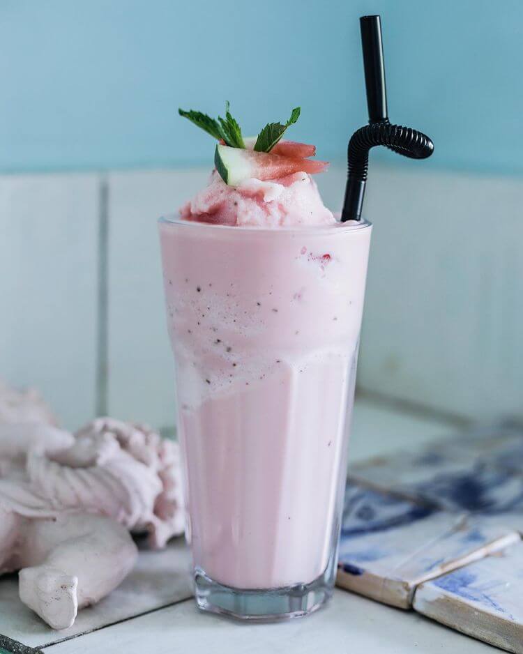 نوشیدنیهای خنک کافه اینجا